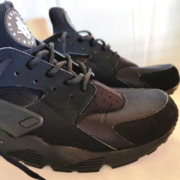 Nike Men\'s 2020 Air Huarache in Suede Triple Black, Size 9.5-10, EUC main image 8
